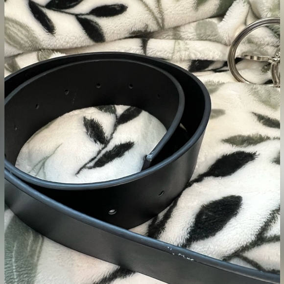 Black Belt with Silver Buckle - Picture 5 of 5